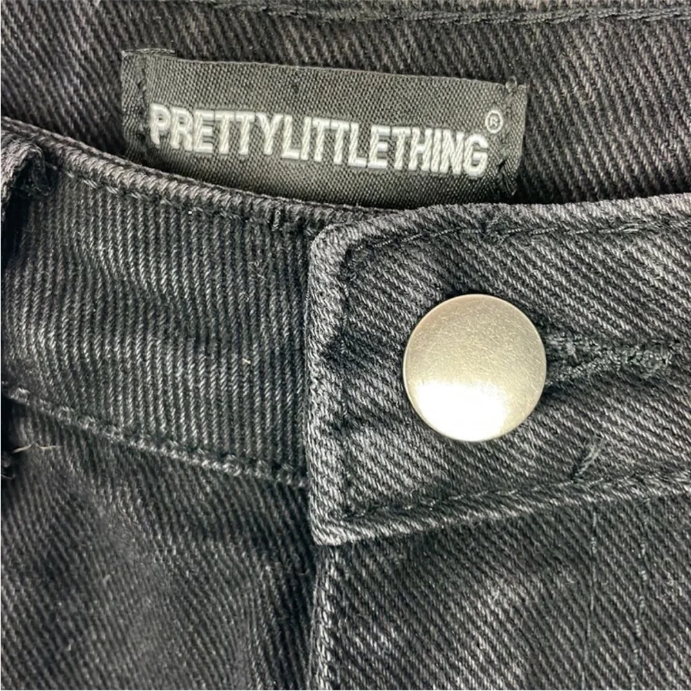 PRETTYLITTLETHING Washed Black Denim Distressed Hi Rise Shorts. US Size 4. New.
